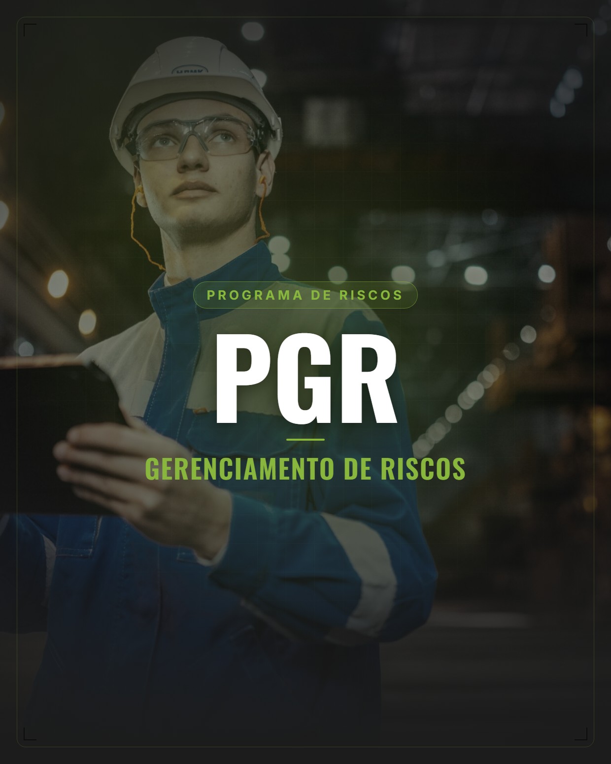Técnico de segurança avaliando riscos em ambiente industrial